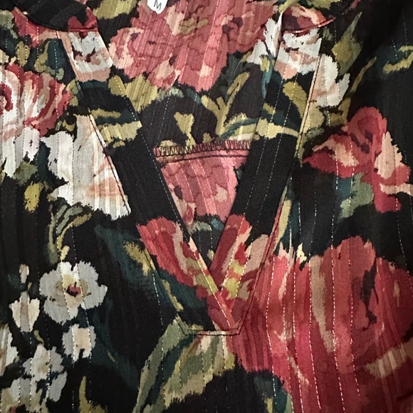 Maurices Women Long Sleeve Hi-Lo Black Gold Specks Red Floral Top Size M EUC - Picture 6 of 11
